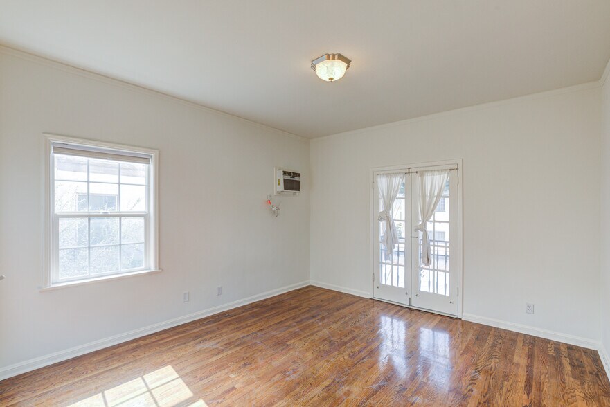Building Photo - 127 N Harper Ave