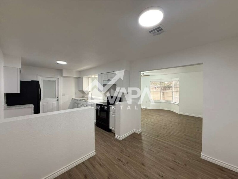 Building Photo - 231 Middlebury Dr