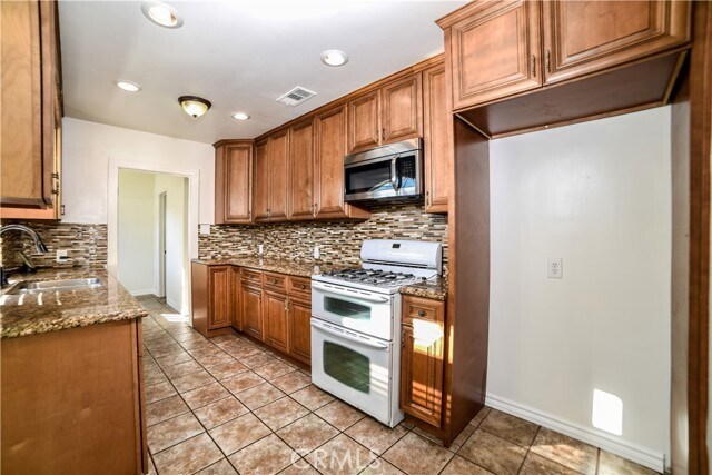 Building Photo - 623 N Nora Ave