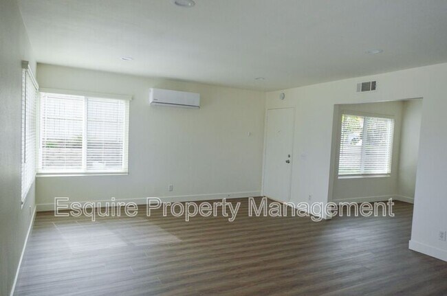 Building Photo - 5190 Laurel Park Dr