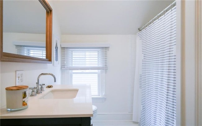 Building Photo - 45 1/2 2nd St