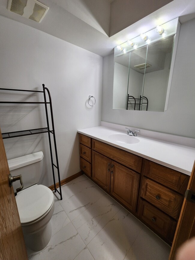 Building Photo - 5231 James Ln