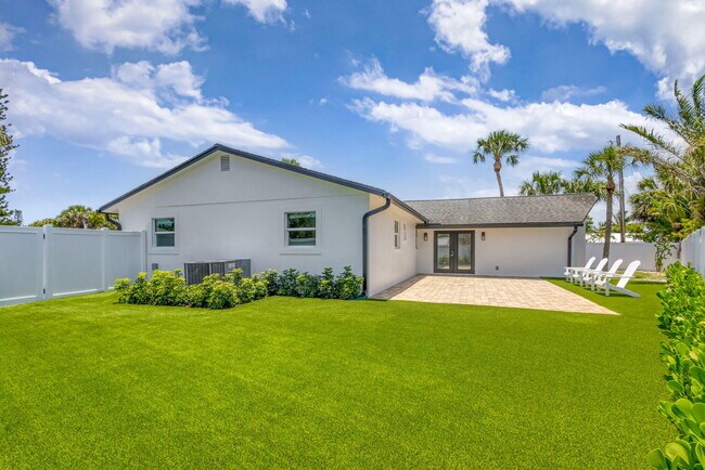 Building Photo - 204 W Whitney Dr