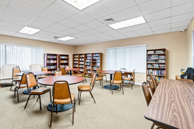 Building Photo - 2905 SW 22nd Ave