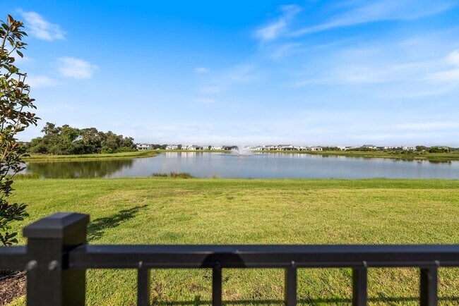 Building Photo - Brand New spacious 4bd/3.5bth Sarasota Hom...