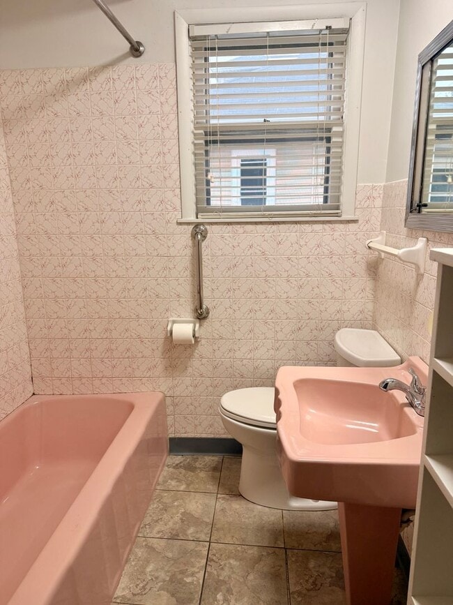 Building Photo - Loves Park 3 bedroom