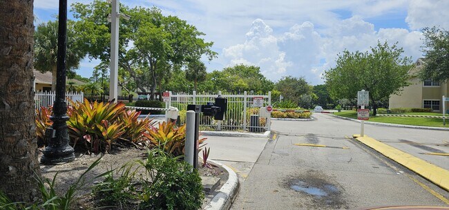 Building Photo - 800 Cypress Park Way