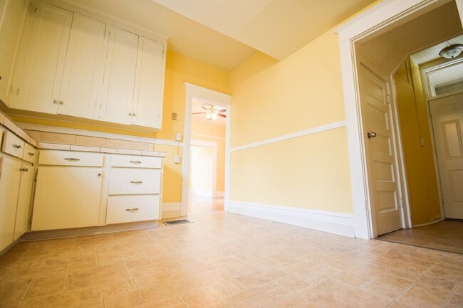 Building Photo - CLE-4637