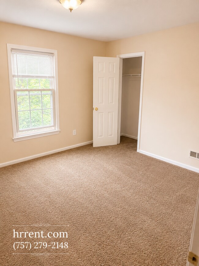 Building Photo - Amazing 3 Bedroom 2 Bathroom  Two-Story Single Family townhome located in the Nottingham-Westmore...