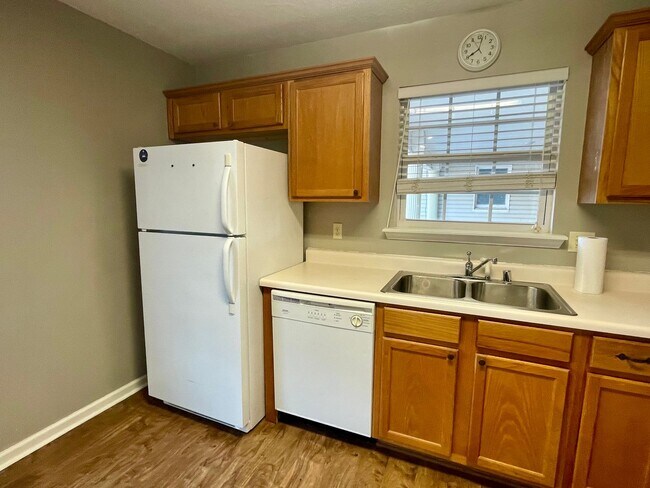 Building Photo - 1361 Davis St