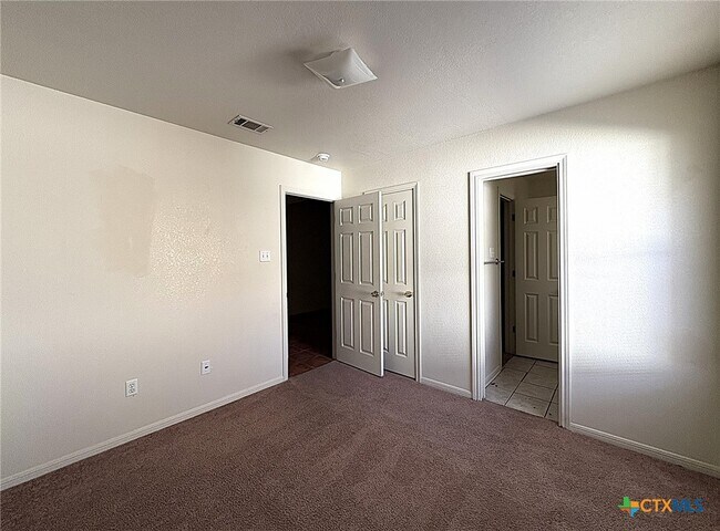 Building Photo - 1002 W Avenue B