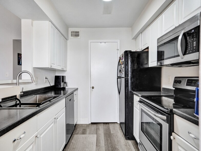 Building Photo - 2351 NW 33rd St