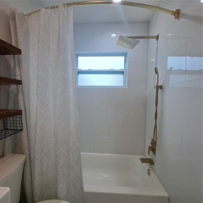 Building Photo - 2851 28th Ave N