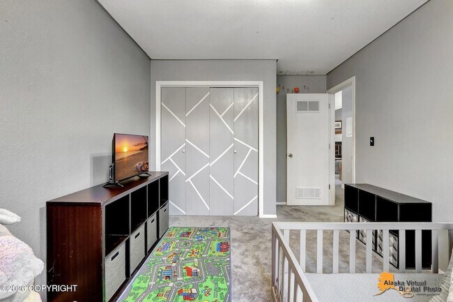 Building Photo - 5811 Jennifer Cir