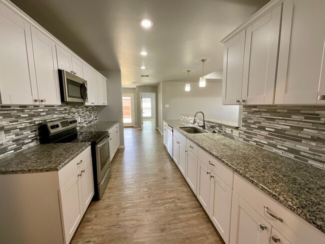 Building Photo - 4 Bed 3 bath 3 Car-Garage-Solar Panels-Move In Ready! Frenship ISD