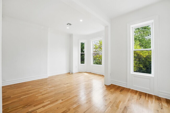 Building Photo - 52 Brinkerhoff St