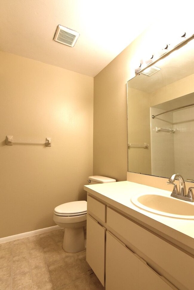 Building Photo - Water view 3/2 in Alafaya Woods. UPDATED k...