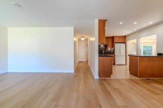 Building Photo - 1384 Rosita Rd