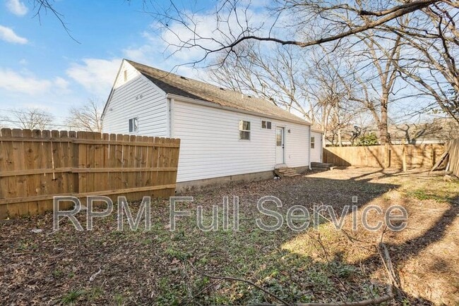 Building Photo - 2138 25th Ave N