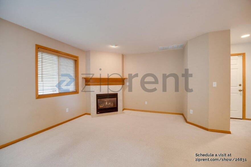 Building Photo - Unit