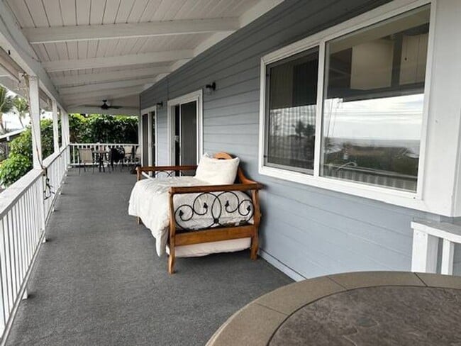 Building Photo - Furnished 3Bed, 2Bath Upstairs of House with Lanai