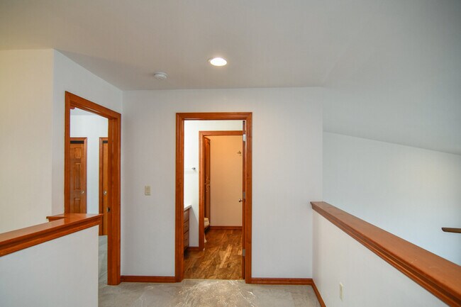 Building Photo - 160 E River Dr