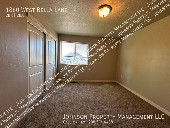 Building Photo - 1860 W Bella Ln
