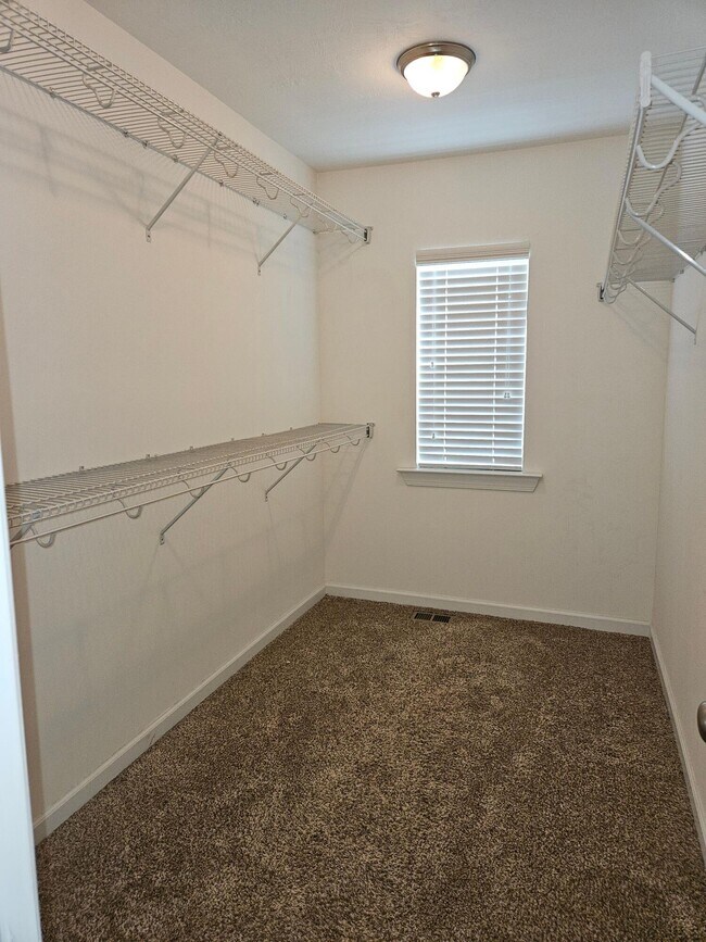 Building Photo - 2074 Limerick Ct