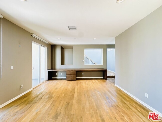 Building Photo - 6581 S Seabluff Dr