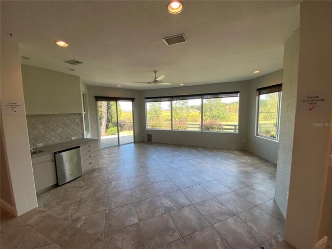 Building Photo - 627 Quinby Way