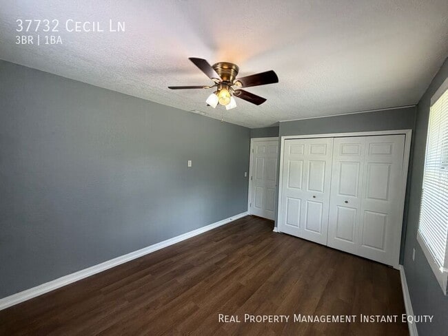 Building Photo - 37732 Cecil Ln