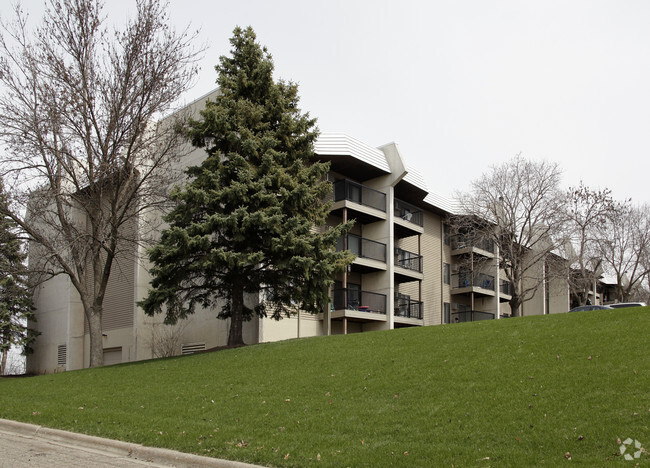 Building Photo - Tower Hills West Apartments