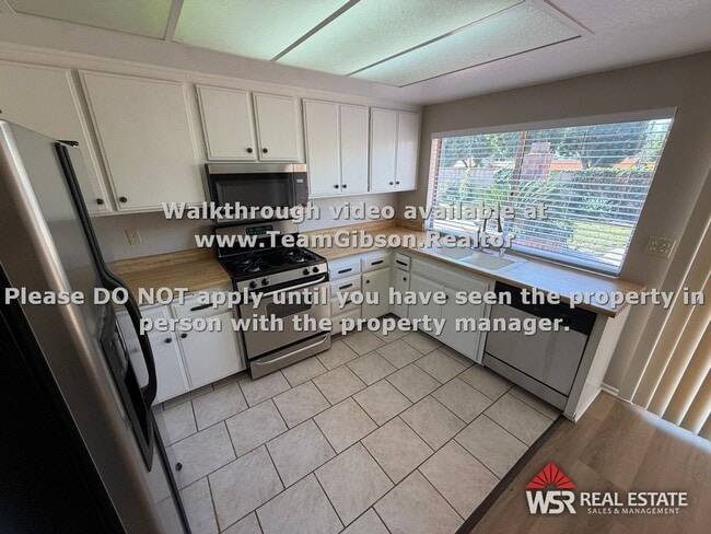 Building Photo - Victoria Ave. Home - 2 Bed / 2 Bath