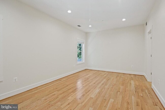Building Photo - 922 Waterview Dr