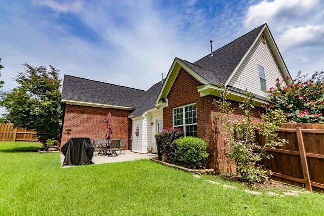 Building Photo - Beautiful Home in Evans!