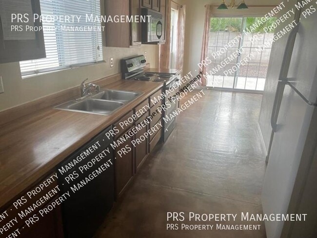 Building Photo - 1623 N Comanche Dr