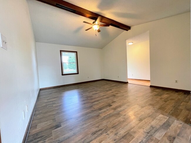 Building Photo - 112 Hazelwood Dr