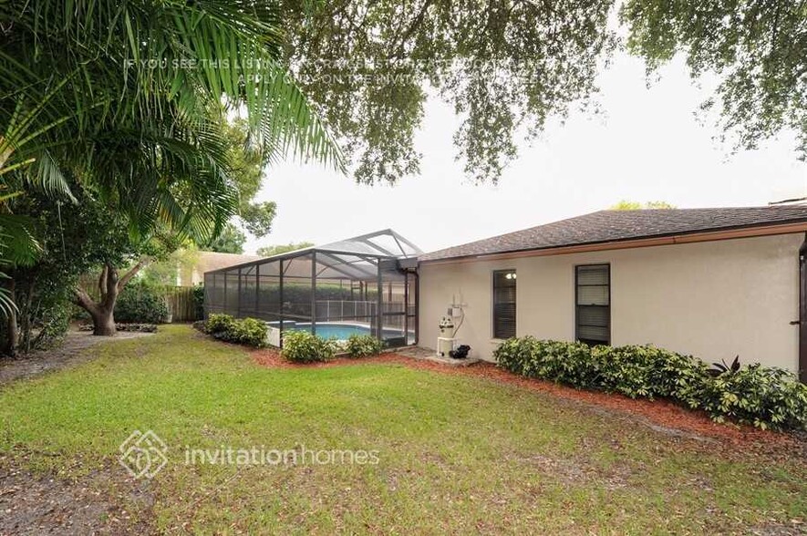 Building Photo - 500 Hadley Dr