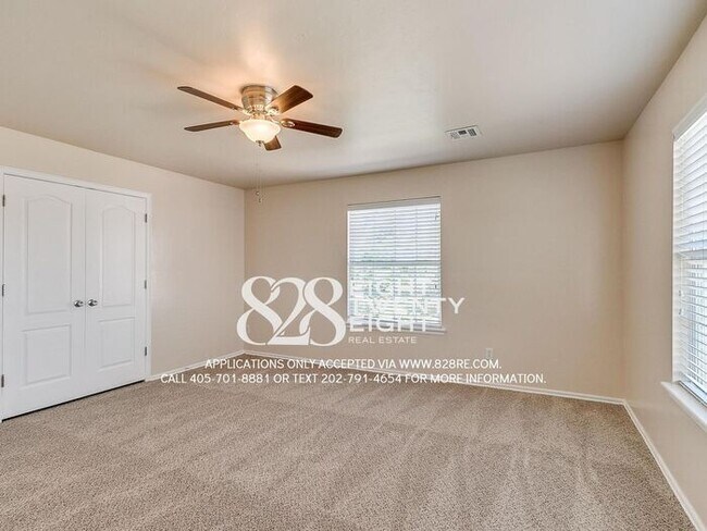 Building Photo - Spacious 2 Bed/1.5 Bath Norman Townhome Du...