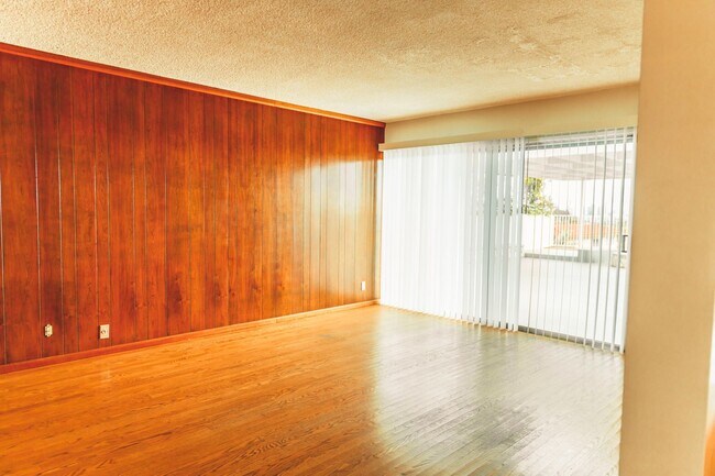Building Photo - Los Feliz/Hollywood Hills AMAZING 6 Bed/4 ...