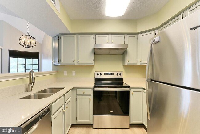 Building Photo - 7005 Birkenhead Pl