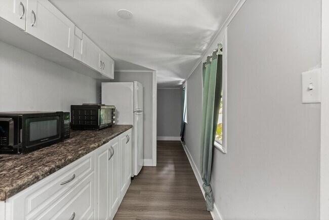 Building Photo - 515 46th St