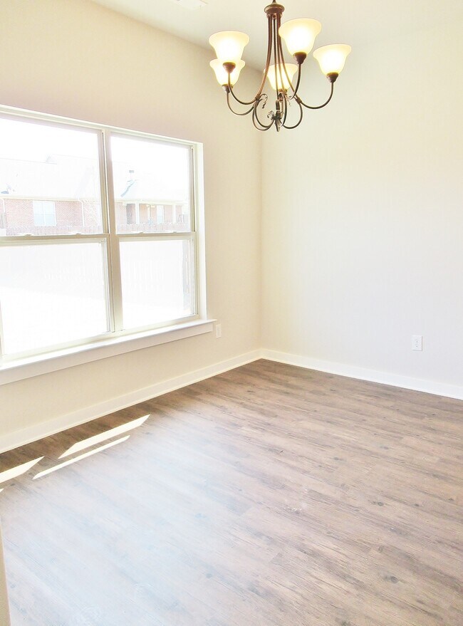 Building Photo - 123 Birch Falls Dr