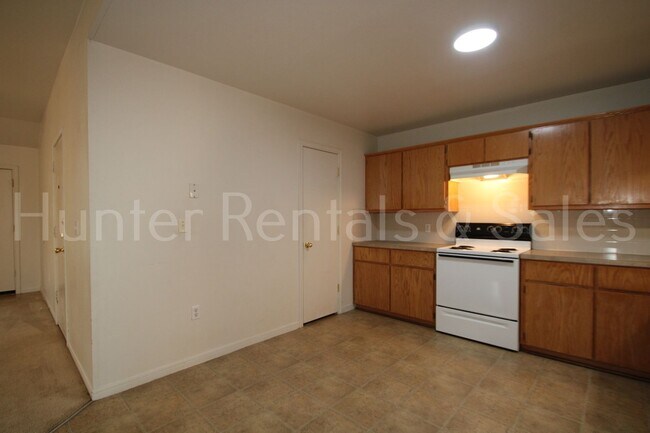 Building Photo - Heights Three-Bedroom Duplex!