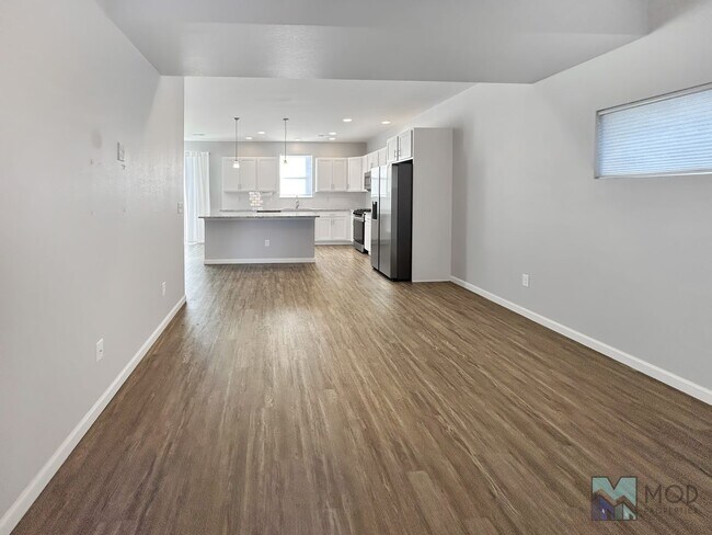 Building Photo - $0 DEPOSIT OPTION. SPACIOUS 4-BEDROOM, 3.5...