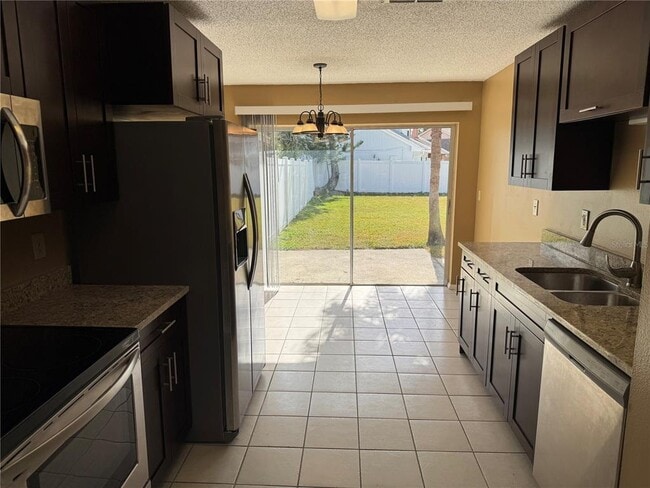 Building Photo - 3433 Laurel Dale Dr