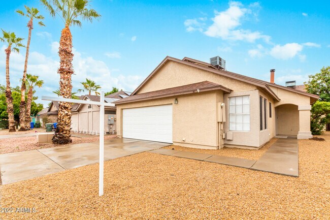 Building Photo - 509 E Rimrock Dr
