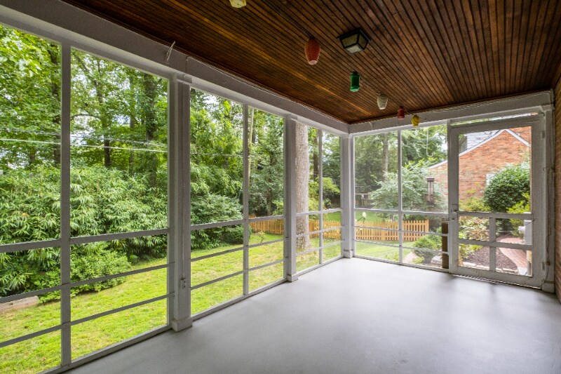Building Photo - 316 Forest Dr