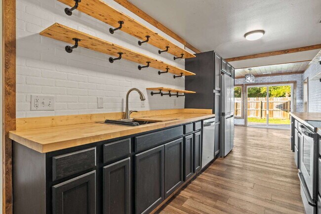 Building Photo - Stylish 3 Bed, 2 Bath Renovated Duplex in the Heart of Rincon!