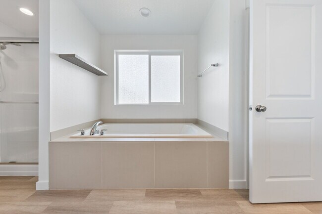 Building Photo - Large Recent Construction Home with Bonus Room!
